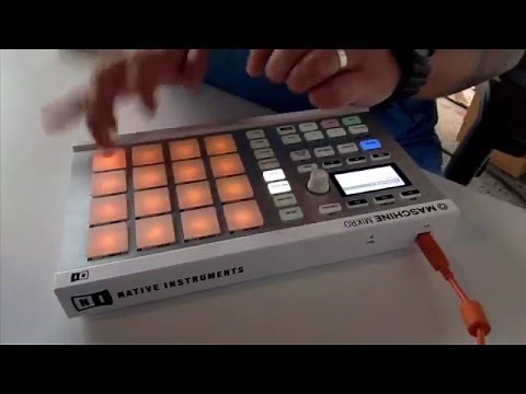Dubstep Finger Drumming Performance// MASCHINE Mikro //Loop Masters