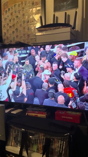 Jake Paul vs random boxer