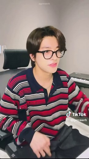 Enhypen Jake Reacts to Stray Kids S-Class Challenge