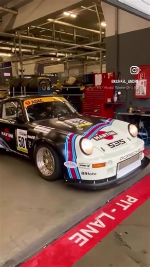 Porsche 911 RSR Racing at Nürburgring