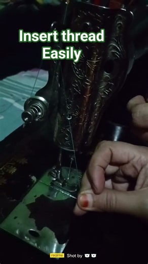 let's learn how to insert thread in Manual sewing machine #tailoring #sewing tips #guidance