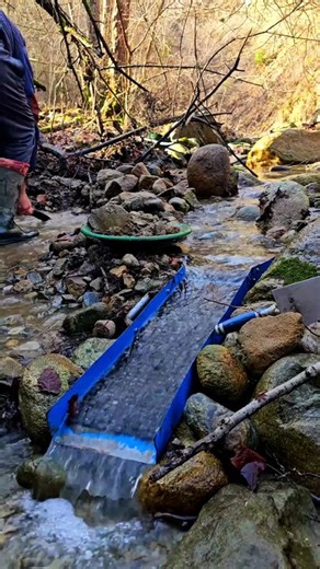 Finding gold in the stream & panning like a pro