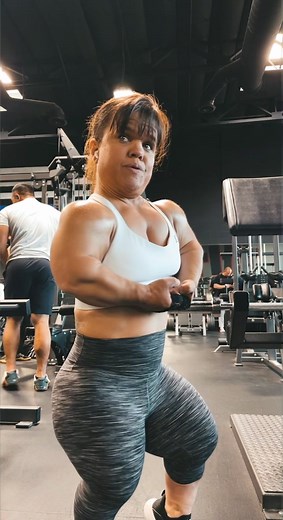 Watch me work ##foryoupage #tagafriend #bodybuilding #followtrain #littleperson #strong