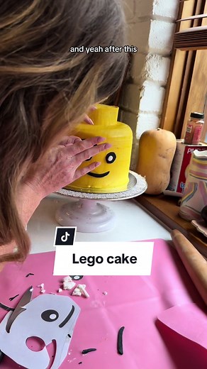 How to Decorate a Lego Cake: Vanilla Cake Decorating Tutorial