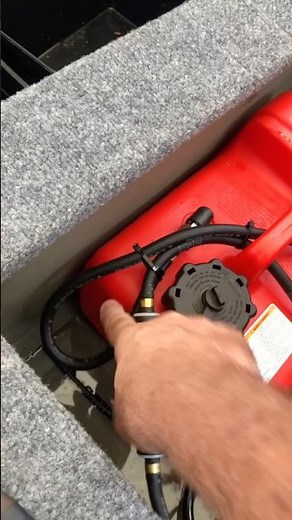 Portable Outboard Motor Fuel Tank, a Safe and Easy Setup #outboardmotor #fuel #tank #safety