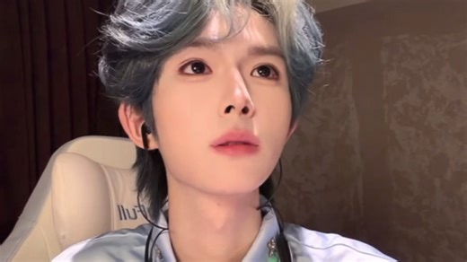 【20260321】何秋亊直播录屏-凌晨场🌟粉丝团跨团对战-万人闪耀完成🎉所有金树叶们全部回家❗️最棒的何铮 最棒的金树叶 今晚8点见✊🏻