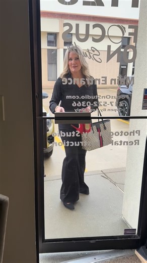 Behind the scenes with a team that’s driven, dynamic, and deeply connected. The Hans-Daniels Group at The Agency Indy continues to grow with intention and purpose. Looking ahead to an incredible 2026 filled with growth, relationships, and elevated service. ✨ | Noelle Hans-Daniels