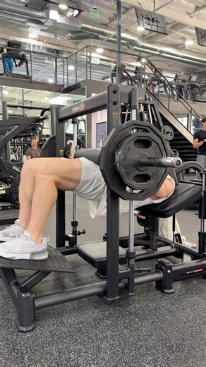 Hip Thrust Machine (Glute Builder)