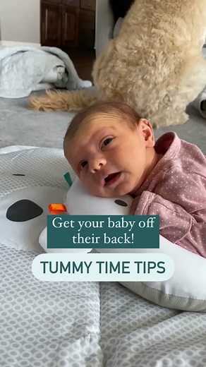 Hi 👋🏼 I'm Katy. Peds NP, Sleep coach, & BF counselor. Follow @wellrestedweeones for more baby & toddler tips! Your baby is going to be spending ALOT of time on their back sleeping in the first year of life! Your baby's skull is soft and moldable until ~4 months of age. ⏰💤 And due to the large amount of time spent on their back sleeping your baby may be at risk of developing plagiocephaly (flat head spot) if they are placed in the same position every time! ➕Open floor play while awake, tummy t