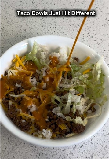 Taco bowls just hit different 🌮🔥 Easy dinner, big flavor. #simplerecipe #easyrecipe #comfortfoods #quickmeal #homecooked