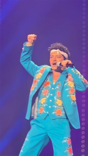 Uptown Funk - Bruno Mars (Live at the Levi’s Stadium in Santa Clara, CA on Oct 10, 2026)