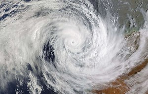 Cyclone Garance : La Réunion bascule en alerte violette, les habitants et secours confinés