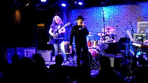 For all the Holdsworth fans - one of his most 'Rockin' tunes - Metal Fatigue, with the amazing Irwin Thomas on vocals, and Alex Skolnick on guitar...with Steve Hunt on keys, and Evan Paul Marien on bass. Audio recording: Joseph Branciforte Allan Holdsworth Tribute gig at The Iridium New York - highlight #4 | Virgil Donati