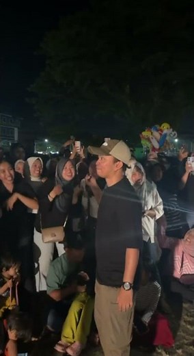The moment the audience in Maros sings along with Zidan! (Suddenly Busking)