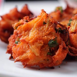 How To Make Perfect Piyaju and Beguni | Banglar Rannaghor