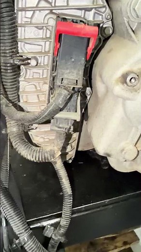 Transmission module connector removal #primetechautomotive #ASMR #mechanic #carmaintenance