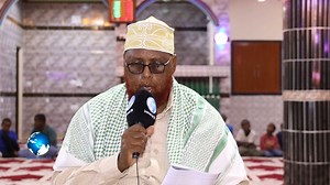 Sheekh Maxamuud Aw-cabdulle Cariif oo dad Soomaaliyeed oo muxsiniin ah kala wareegay Kutubbo Qur'aan oo gaaraya 4900. | Universal Somali TV
