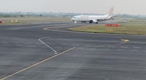 Let us share the footage of Myanmar National Airlines' Gaya welcoming flight and water salute in 4 November 2022. | Myanmar National Airlines
