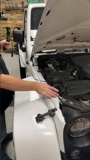 Install a Christmas Wreath on the Grille of a 2007-2018 Jeep Wrangler JK