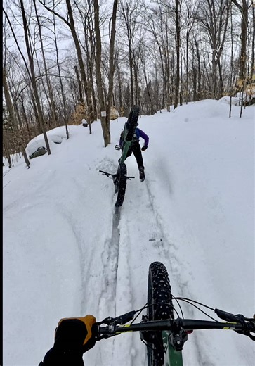 Heureusement qu’il y avait de la neige ! ❄️ @insta360 official @Red Bull Canada #crash #fatbike #mountainbike #mtb