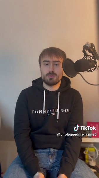 Un guitariste à connaître ! 🤩 Buckethead, un guitariste qui m’inspire profondément! Découvert grâce à un ami il y a quelques années, sa musique m’a totalement captivé depuis. Son approche unique de la guitare et sa diversité de projets m’ont fasciné. Aujourd’hui, je suis ravi de partager avec vous cette découverte qui m’a tant marqué il y a quelques années déjà. 🎸✨ #buckethead #guitarist #guitarhero