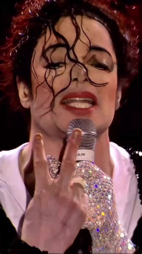 Billie Jean - Live in Munich (1997) HIStory World Tour Context: This performance took place at the Olympic Stadium in Munich, Germany, during Michael Jackson's HIStory World Tour in July 1997. Significance: It is widely considered one of the most iconic and energetic live versions of