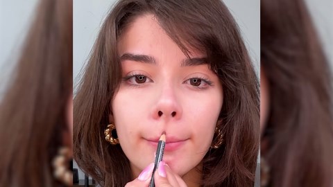 Learn How to Overline your Lips like a Pro