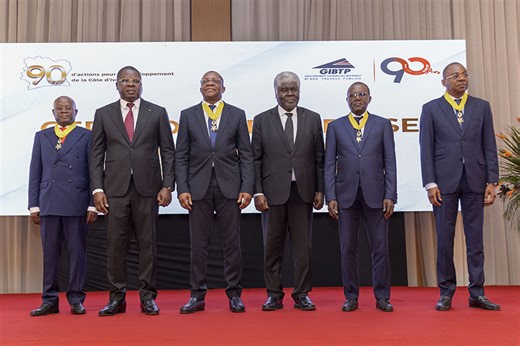 90 ans d'existence du GIBTP : le Premier Ministre Robert Beugré Mambé décore 18 acteurs principaux du BTP - Abidjan.net News