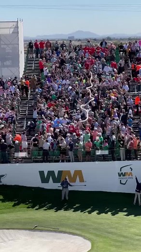 A legendary beer cup snake being formed on 16 at the Waste Management 💀 (Via IG/danke_schoen51) #golf #golftok #golftiktok