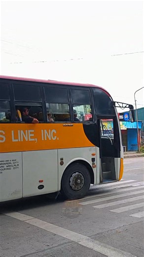 YELLOW BUS LINE 1688 Manufacturer: Zhengzhou Yutong Bus Co., Ltd. Model: Yutong ZK6107HA #busvlogph #BusSpottingPH #buslifeph #mindanaobusspotter #busspotter #PhilippineBuses #busenthusiast #MBS #busspotting | MBS•Mindanao Bus Spotter