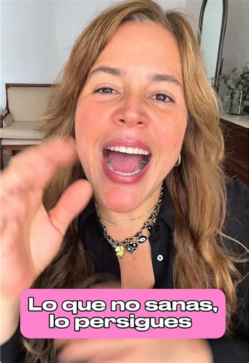 Cuando quieres una relación desde la necesidad, el amor se aleja. Carl Jung lo explicó: la carencia genera ansiedad, y la ansiedad no atrae, repele. El verdadero cambio ocurre cuando te eliges, te regulas y dejas de perseguir. Ahí, todo se reordena. #Prudenza #CarlJung #AmorPropio #RelacionesConscientes #AtracciónEmocional