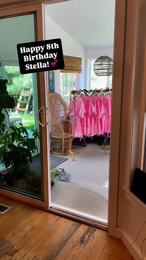 🌸✨ Pure spa magic for Stella’s 8th ✨🌸 I had so much fun today turning a cozy space into an exclusive spa retreat with rows of soft pink satin robes waiting for Stella and her besties 👑💖 Silky robes, bubbly “mocktails,” sparkly manicures and mini facials came together to create an unforgettable pampering party 🫧💅 I’m now booking November and December spa parties. They’re perfect for birthdays, holiday hangouts or just-because celebrations. 📅 Send me a message or visit katiespartylab.com to