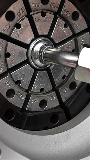 2.2K views · 54 reactions | Crimpar ensambles premium nunca ha sido tan fácil. Con nuestra herramienta eCrimp, puedes lograr conexiones seguras en segundos. ¡Olvida las complicaciones! Con eCrimp, garantizamos resultados precisos y consistentes en cada crimpado. Link en bio. #Drivenbypossibility #eCrimp | Gates Corporation | Facebook