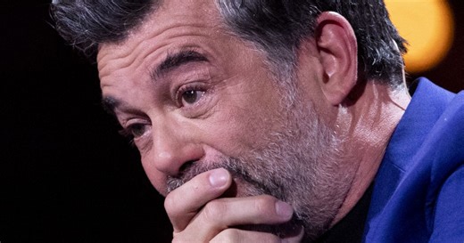 Diaporama : Stéphane Plaza en larmes face à son papa Raymond (90 ans) : "J'ai l'air con là"