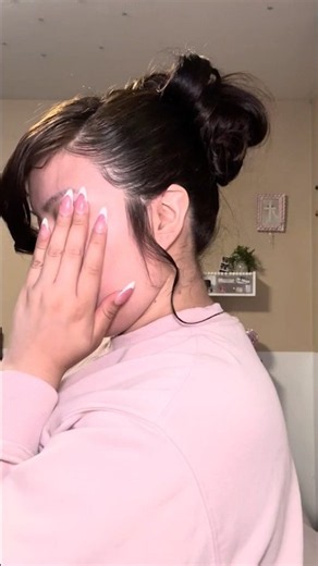 Really loved this pin up hairstyle! It came out perfect 🪄 Follow me @glamdivia on TikTok for more