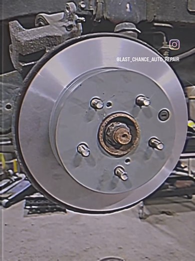 🛑 Brakes squealing? Grinding? Steering wheel shaking when you brake in Plainfield, IL? That’s your sign to get brake service or brake repair before it turns into a bigger (and more expensive) problem. If you’re in Plainfield or anywhere in Chicagoland, Last Chance Auto Repair has you covered with professional brake inspections, pad & rotor replacement, calipers, brake fluid service, and full brake system repairs. We service cars, trucks, SUVs, and work vehicles — using quality parts and honest 