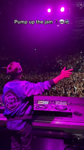 Pump Up the Jam Concert Video