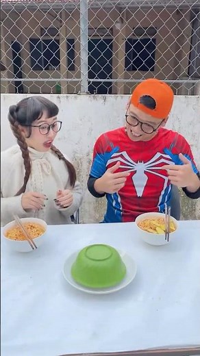 Trung Chuối, Hạt Tiêu tham gia thử thách chọn gì ăn đấy của Mẹ Ghẻ P4 #hattieu #trungchuoi