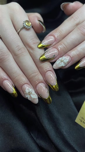 Book Your Acrylic Nails Appointment This Saturday!