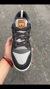 ADIDAS RIVALRY LOW Tallas: 39 a la 42 Descubre nuestra selección de...