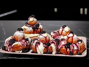 Papanași pufoși tradiționali (prăjiți) - rețeta cu brânză, smântână, dulceață de afine Savori Urbane