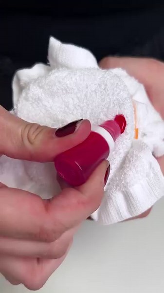 This at-home science experiment will BLOW your mind! 勞 Supplies:...