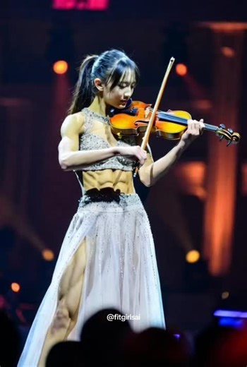 Muscly violinist