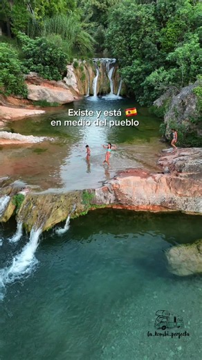 ⬇️ MAS INFORMACIÓN⬇️ 📍 La Font de la Rabosa, Beceite (Teruel) 💦🌿 ℹ️Un auténtico paraje de cuento escondido en uno de los pueblos más bonitos de España que nos ha enamorado 😍. 🏘️Un Oasis único rodeado de naturaleza situado en el mismo casco urbano de Beceite. 🏞️La Font de la Rabosa es una espectacular doble cascada natural que forma una poza de aguas cristalinas creado por el rio Matarraña y donde bañarse resulta fácil y refrescante, es fácil ya que únicamente hay que acceder a la población