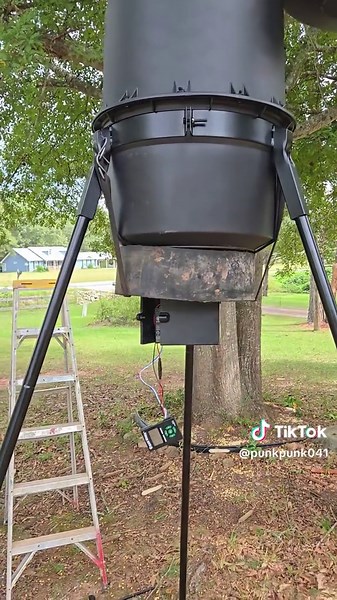 turning a deer feeder into a drop feeder instead of a scatter feeder #deerfeeder #deerhunting