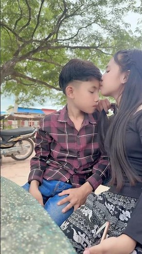 😂 Prank Kiss On My Honey 😘 | Lovely Smile & Cute Couple Moments 💕 #PrankKiss #LovelySmile