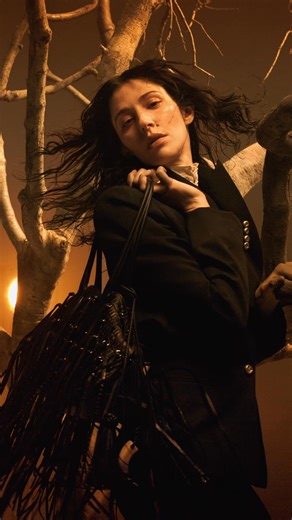 Precision and a primal drive — McQueen Spring Summer 2026.​ ​ Capturing the scorched earth intensity and the innate fire of five women. A collision of the elemental and the urbane.​ ​ Caroline Polachek wears a tailored jacket and bumster skirt. Featuring the fringed leather Manta bag.​ Creative Director: Seán McGirr ​ Photographer & Director: Harley Weir ​ Art Director: SJ Todd ​ Stylist: Camille Bidault-Waddington ​ Hair: Gary Gill ​ Make-up: Daniel Sallstrom ​ Nails: Ama Quashie ​ Set Designer