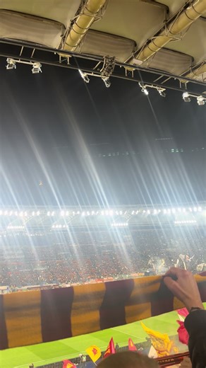 The best anthem in the world? Roma vs Juve #asroma #roma #calcio