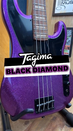 baixo Tagima Signature Ana Karina 4C Black Diamond PKS traduz musicalidade, identidade e precisão em cada detalhe. Pensado para atender às exigências de palco e estúdio, esse modelo entrega um timbre encorpado, definido e cheio de personalidade, refletindo a versatilidade e a força musical da artista. O corpo em Okoume oferece excelente equilíbrio tonal, com graves profundos, médios presentes e ótima ressonância. O braço em Roasted Maple garante estabilidade superior, resposta rápida e conforto 