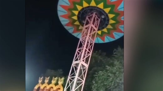 Horror-Moment auf Rummel | Fahrgäste stürzen 15 Meter in die Tiefe
